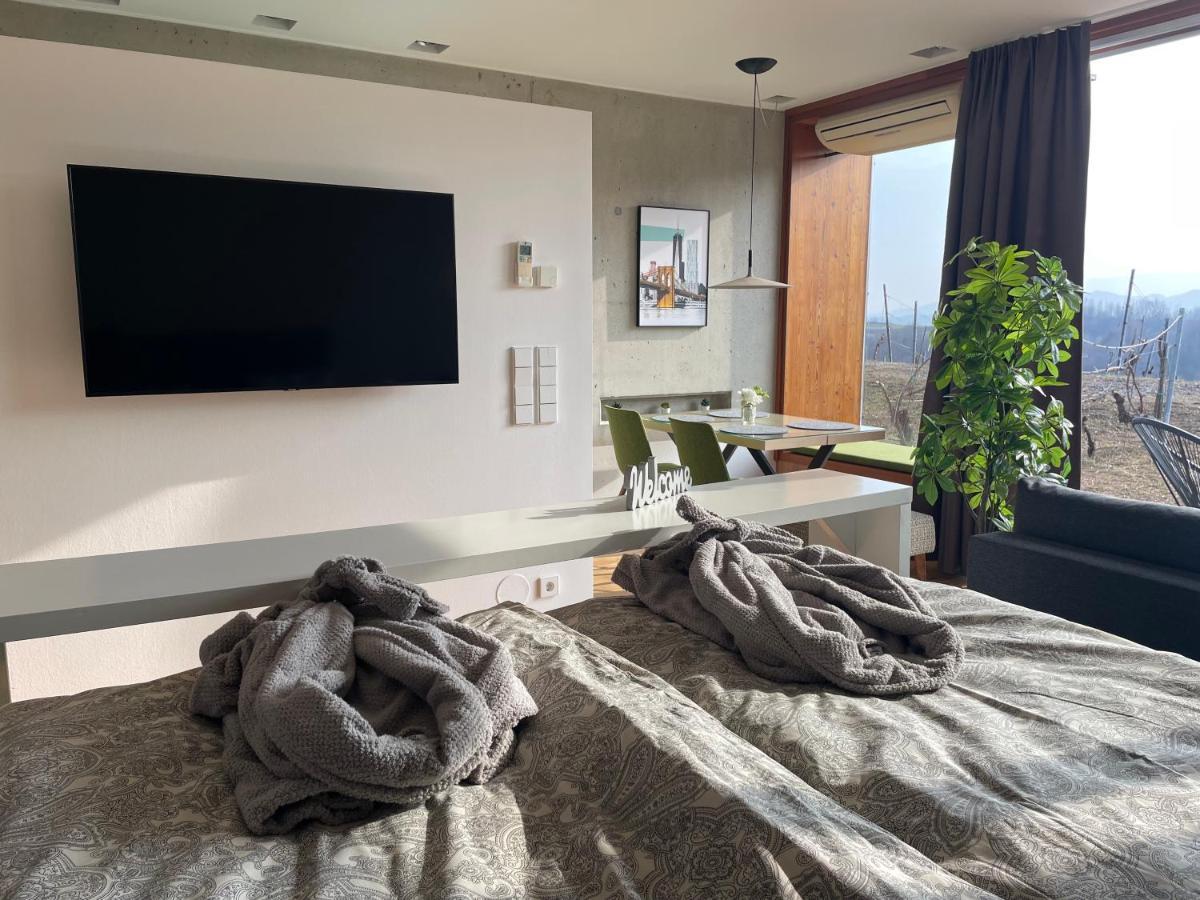 *Brandnew* Modernes Apartment In Den Weinbergen Mit Pool Und Sauna Spielfeld Buitenkant foto